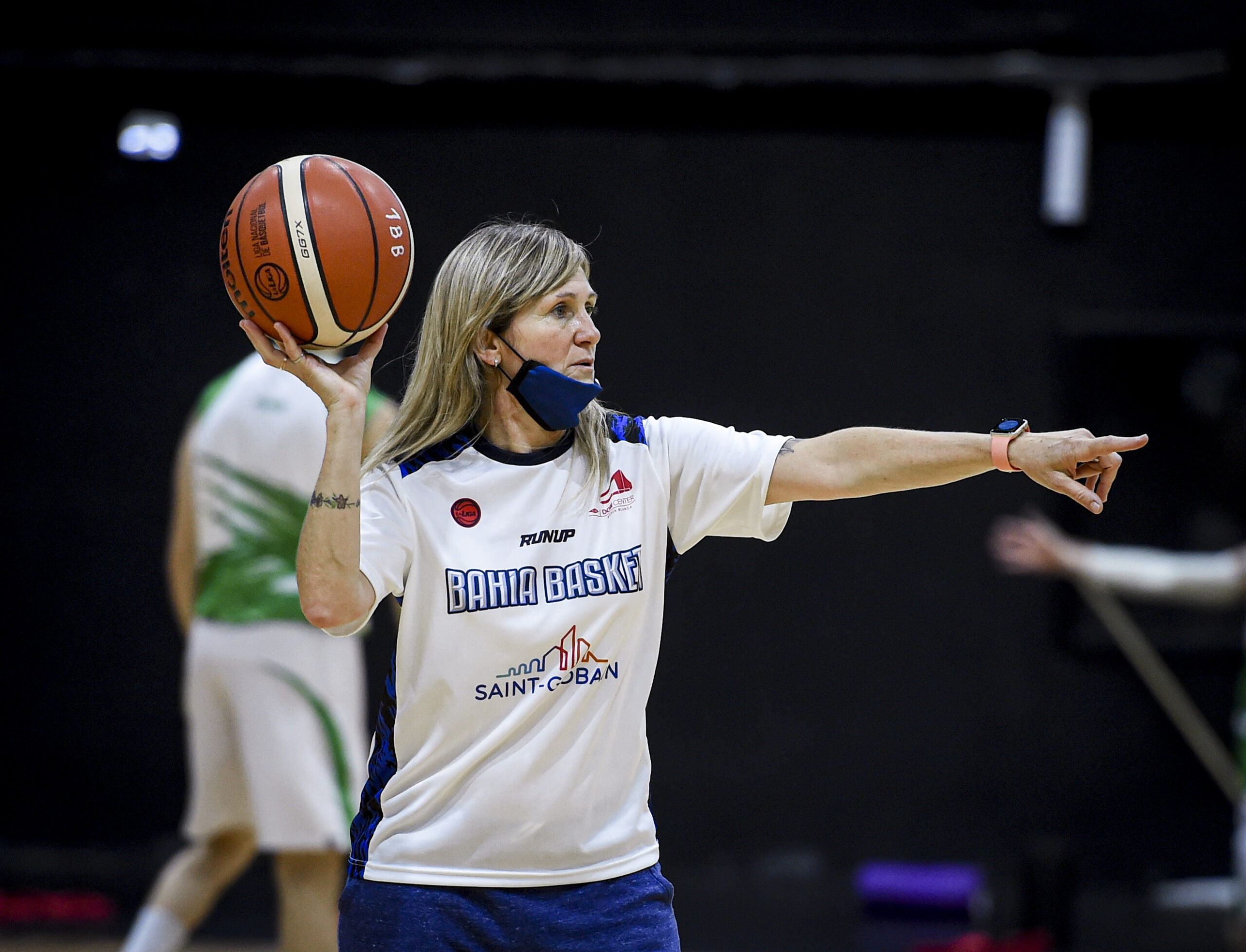 Laura Cors: «No me cambia nada ser la primera mujer en un staff de la Liga»