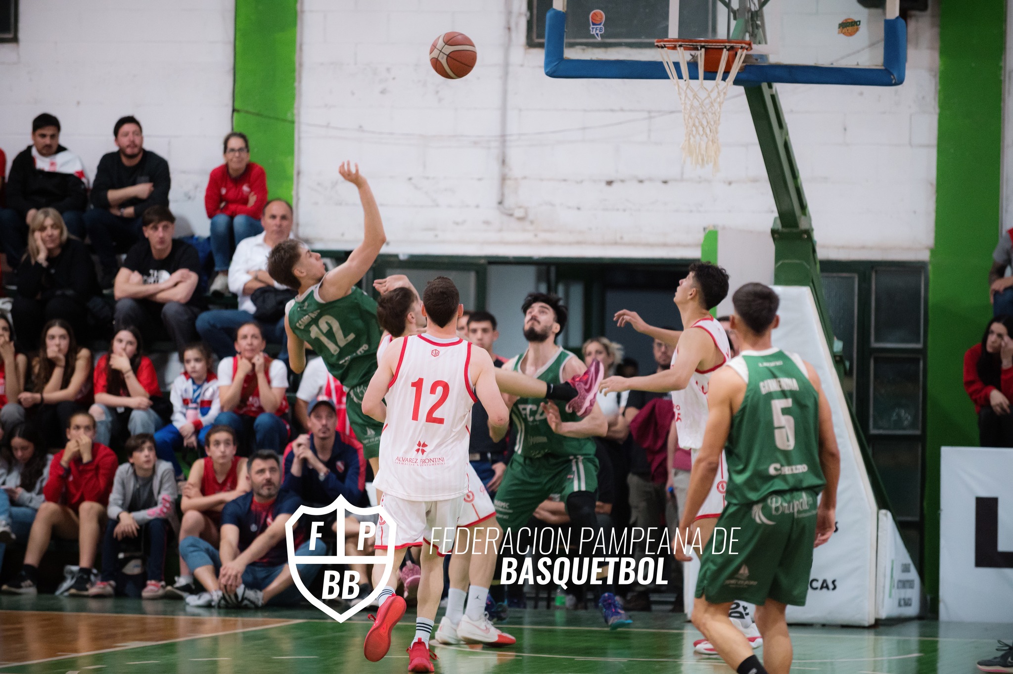 Duelo picante en la avenida