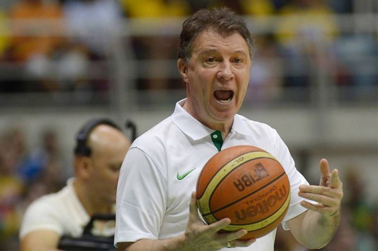 Se retiró el DT “dorado”