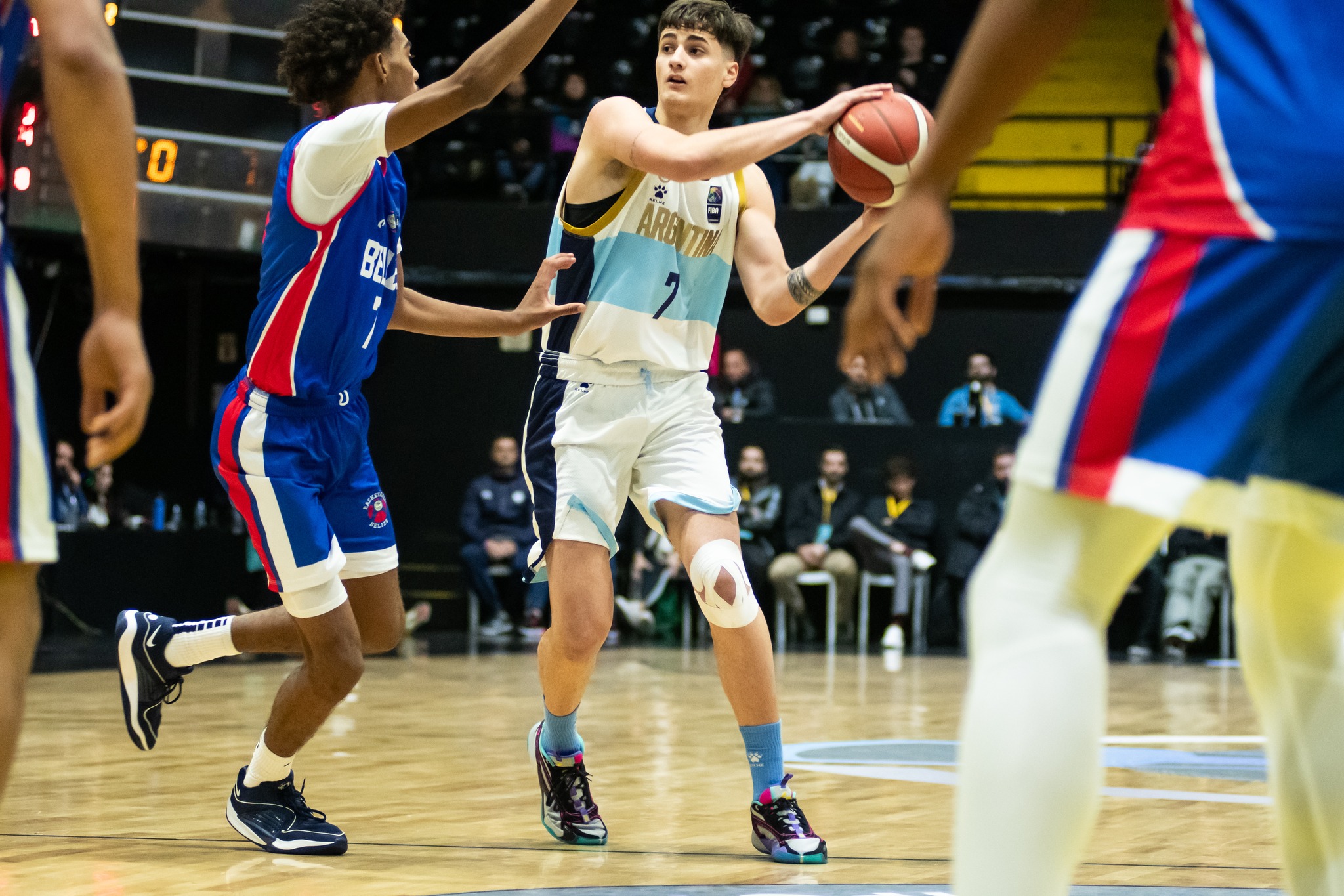 Por el pasaje mundialista